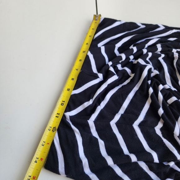 Max Studio Black White Chevron Stripe Skirt Knee Length Pull On Women's Sz M - Picture 6 of 8